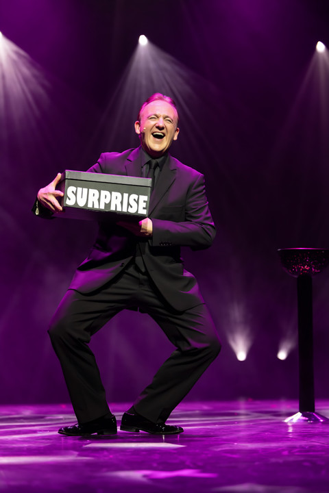 Norbert Ferré holding his Surprise box on stage.
